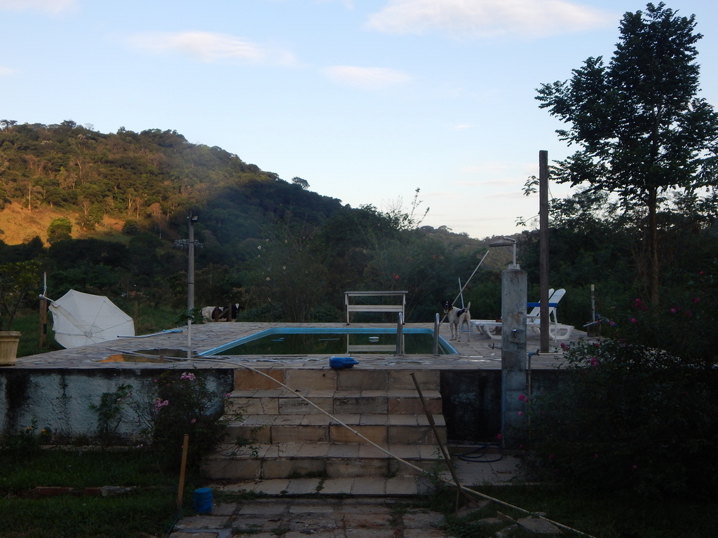 Deck e Área de Piscina