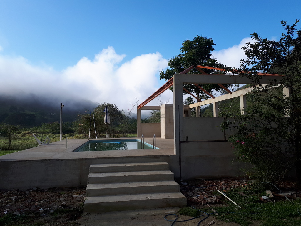 Deck e Área de Piscina