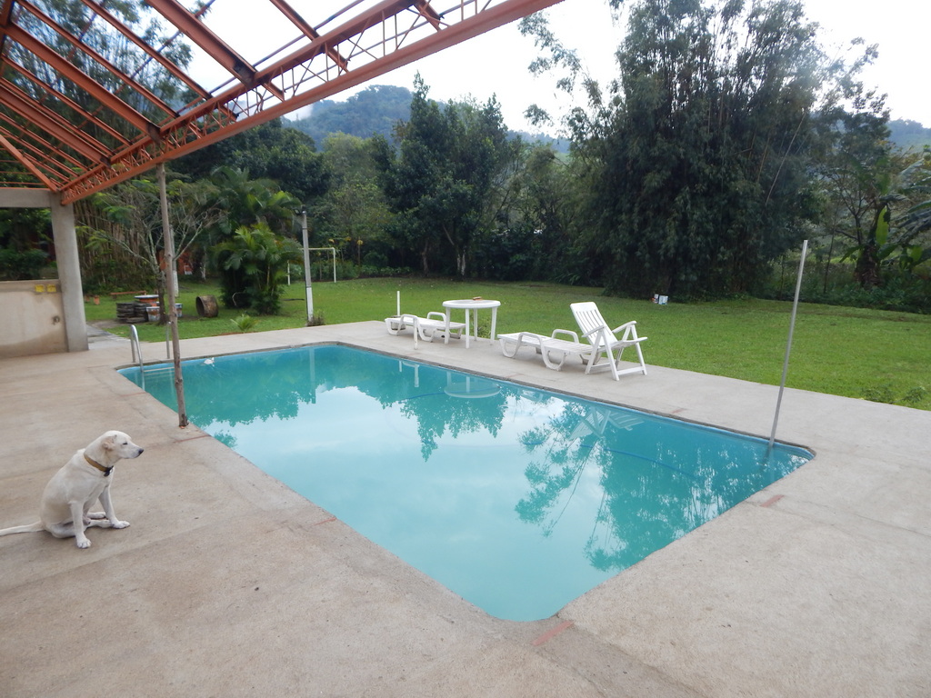 Deck e Área de Piscina