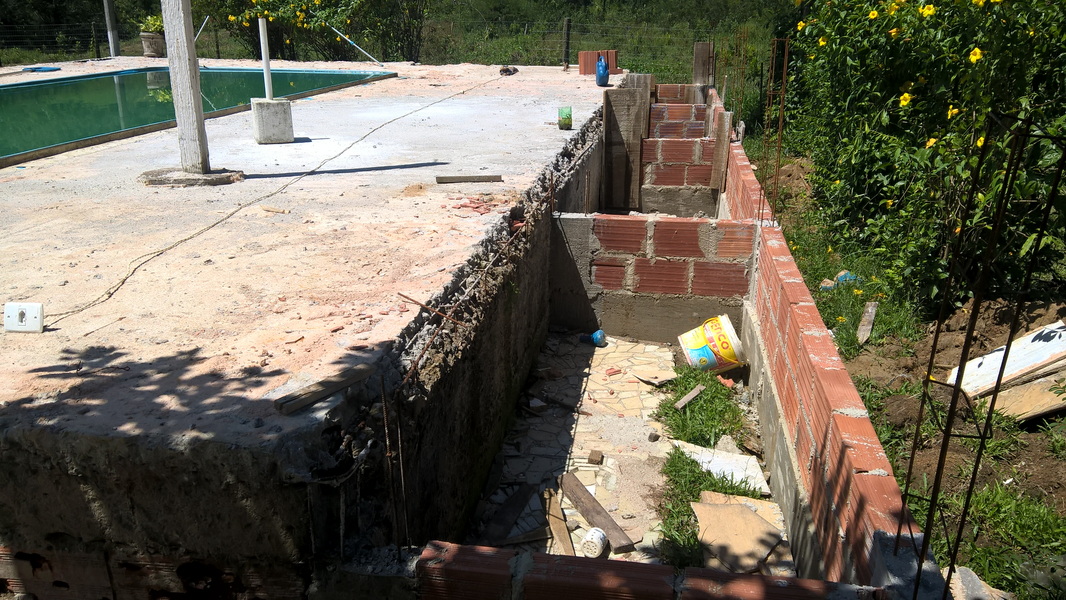 Deck e Área de Piscina