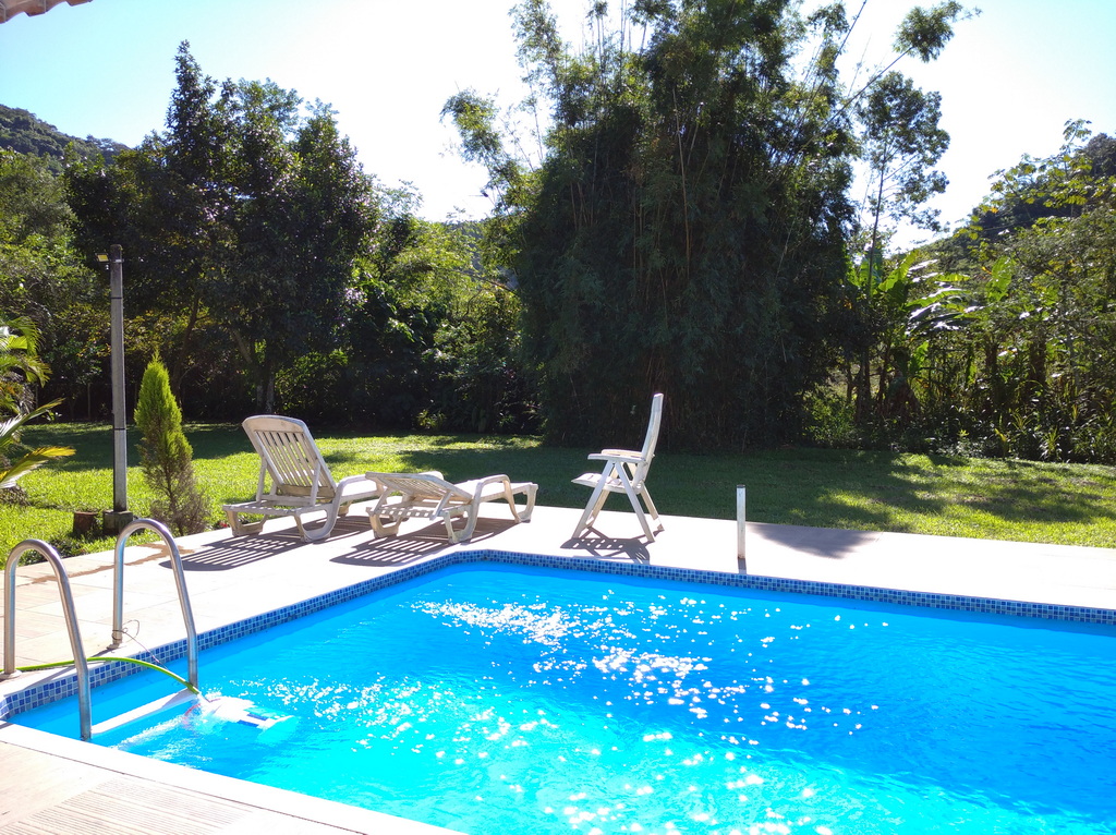 Deck e Área de Piscina